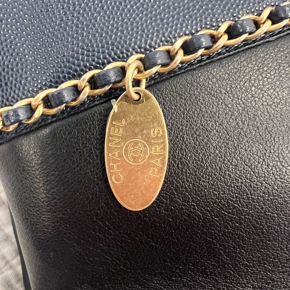 Chanel Lovely Chains Shopping Tote Black Navy Lambskin Caviar Gold Hardware - Picture 5 of 15